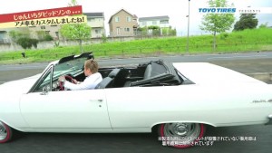 愛車を運転するじゅんいちダビッドソン