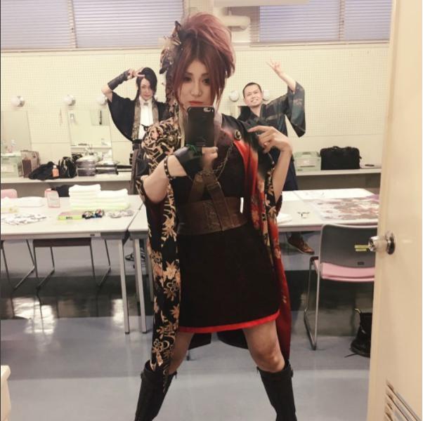 ステージ衣装を着た蜷川べに（画像は『Beni Ninagawa　2017年4月29日付Instagram「二本目茨城ありがとー!!!!」』のスクリーンショット）