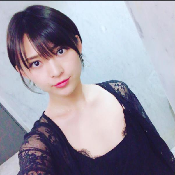 ショートヘアにした鈴木咲（画像は『鈴木咲　2017年7月24日付Instagram「仕事帰りにそのまま髪を切ってきました」』のスクリーンショット）