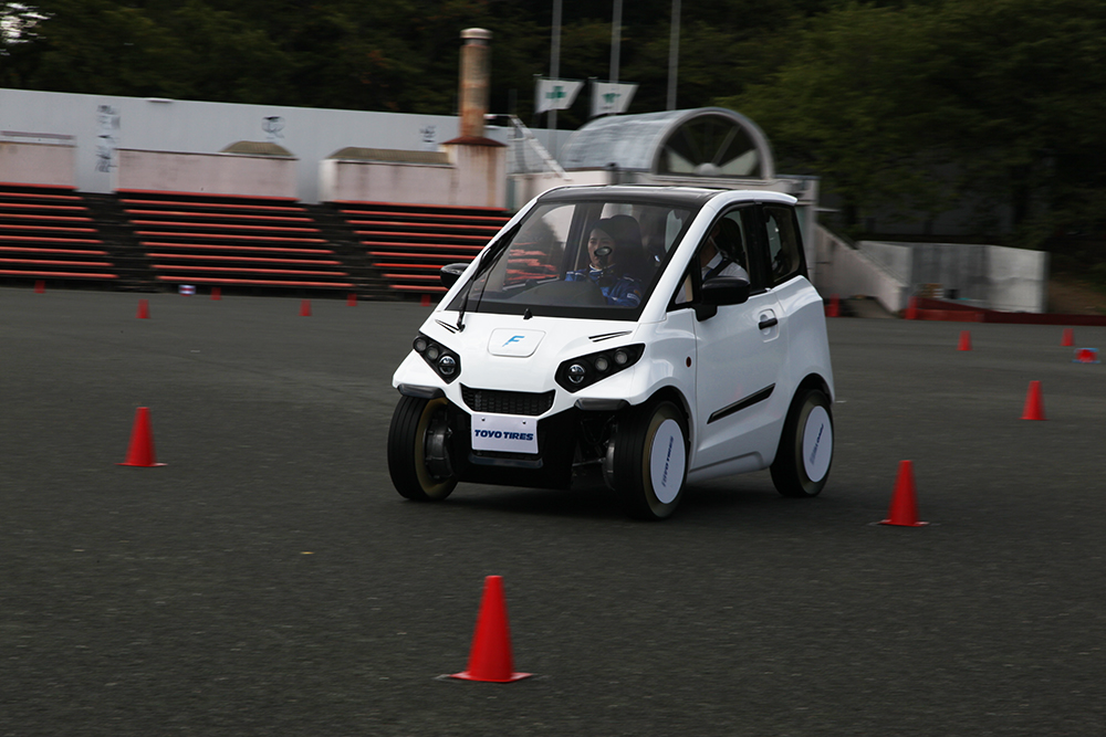 小型電気自動車