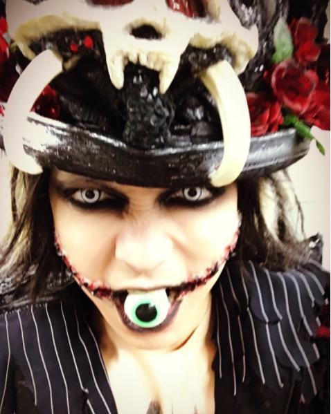 “ヴァンパイア”姿のHYDE（画像は『Hyde　2017年10月28日付Instagram「I’ll spoil you again tonight.」』のスクリーンショット）