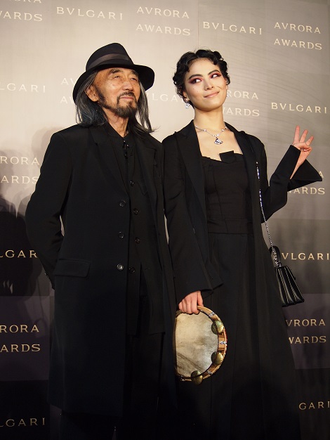 菅原小春と推薦者・山本耀司氏　「BVLGARI AVRORA AWARDS 2017」ゴールデンカーペットセレモニー