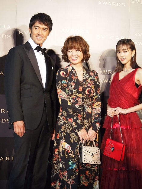 阿部寛とヤマザキマリ氏、桐谷美玲　「BVLGARI AVRORA AWARDS 2017」ゴールデンカーペットセレモニー