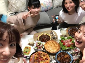 徳永えり、中川翔子、夏菜、佐々木希（画像は『夏菜　2018年3月5日付Instagram「デイジーラックの「ひなぎく会」のメンバーでしょこたんちでごはん」』のスクリーンショット）