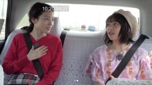 森貴美子と桜井日奈子、車内でトークが弾む（画像は『【公式】ちょっと福岡行ってきました！　2018年4月20日付Instagram「スワイプ　桜井日奈子さん＆森貴美子さんの、ちょっと福岡行ってきました！」』のスクリーンショット）