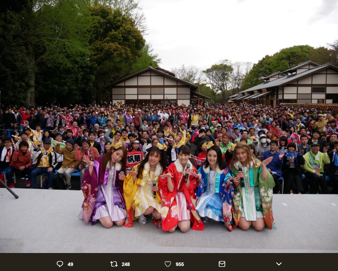 チームしゃちほこ、金シャチ横丁で路上デビュー記念フリーライブ（画像は『チームしゃちほこ オフィシャル　2018年4月7日付Twitter「【路上デビュー記念フリーライブ】金シャチ横丁にお越しいただきありがとうございました」』のスクリーンショット）