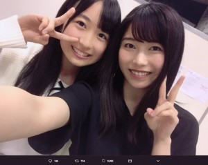 HKT48渡部愛加里とAKB48横山由依（画像は『横山由依　2018年4月30日付Twitter「写メ会ありがとうございました!!　みなさんとお話しできて写真撮れて本当に楽しかったです！」』のスクリーンショット）