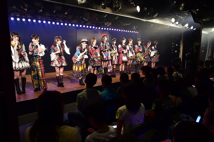 修学旅行生を対象にした特別公演（C）AKS