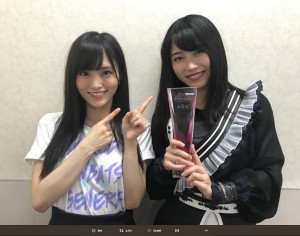 山本彩と横山由依（画像は『横山由依　2018年6月16日付Twitter「自己最高位の6位!!　本当に本当にありがとうございます!!」』のスクリーンショット）