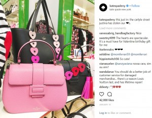 ポップなデザインが人気の「ケイト・スペード ニューヨーク」（画像は『kate spade new york　2018年1月9日付Instagram「this just in: the carlyle street justina has stolen our s.」』のスクリーンショット）