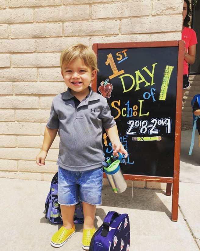 マイケル・フェルプスの愛息ブーマーくん（2）（画像は『boomer phelps　2018年8月15日付Instagram「Back to school!!!」』のスクリーンショット）