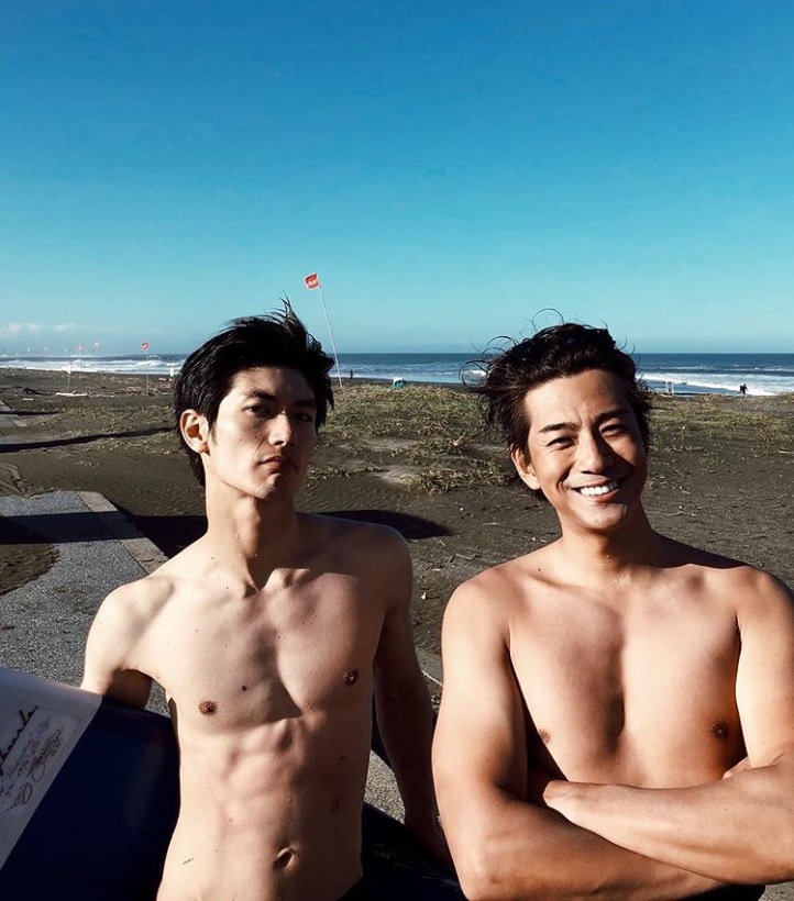 「W三浦カッコよすぎ」の声（画像は『Haruma Miura　2018年8月22日付Instagram「やっと友人と夏らしい事出来ました！」』のスクリーンショット）