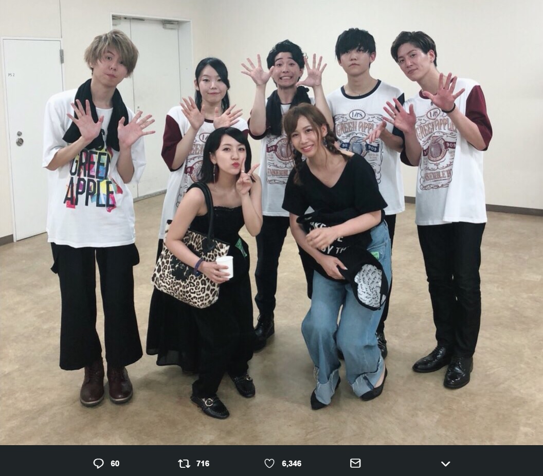 Mrs. GREEN APPLEと高橋みなみ、大家志津香（画像は『高橋みなみ　2018年9月10日付Twitter「今思い出しても 最高だったなー」』のスクリーンショット）