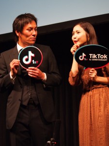 TikTok話で盛り上がる狩野英孝と佐野ひなこ