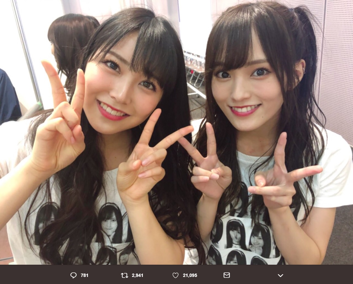 白間美瑠と山本彩（画像は『山本彩　2018年10月14日付Twitter「SP握手会、足を運んで下さった皆様 ありがとうございました!!」』のスクリーンショット）