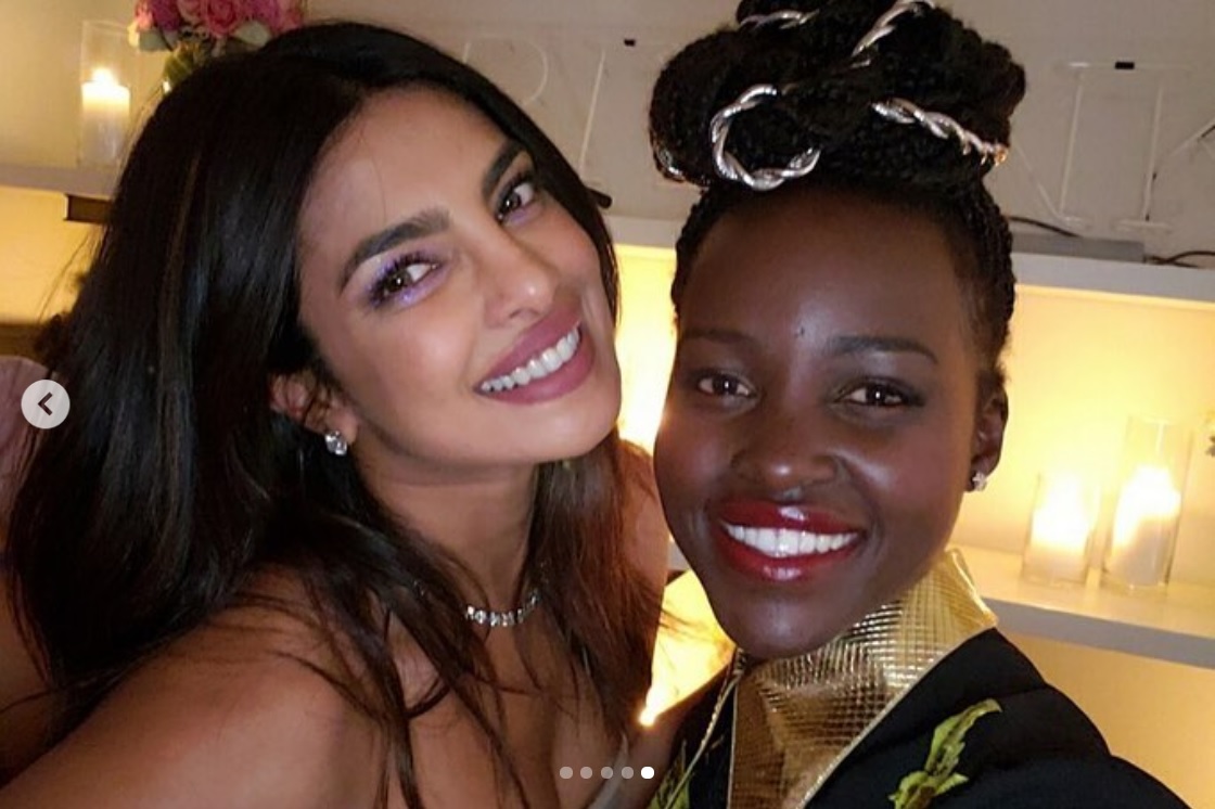 プリヤンカーと女優ルピタ・ニョンゴ（画像は『Priyanka Chopra　2018年10月29日付Instagram「Love, laughter and a room full of amazing ladies...and some special gentlemen（what a special surprise）!」』のスクリーンショット）