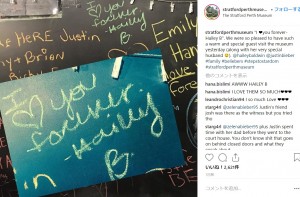 ヘイリーが記したメッセージ（画像は『Stratford Perth Museum　2018年10月1日付Instagram「“I you forever-Hailey B”. We were so pleased to have such a warm and special guest visit the museum yesterday （along with her very special husband ）.」』のスクリーンショット）