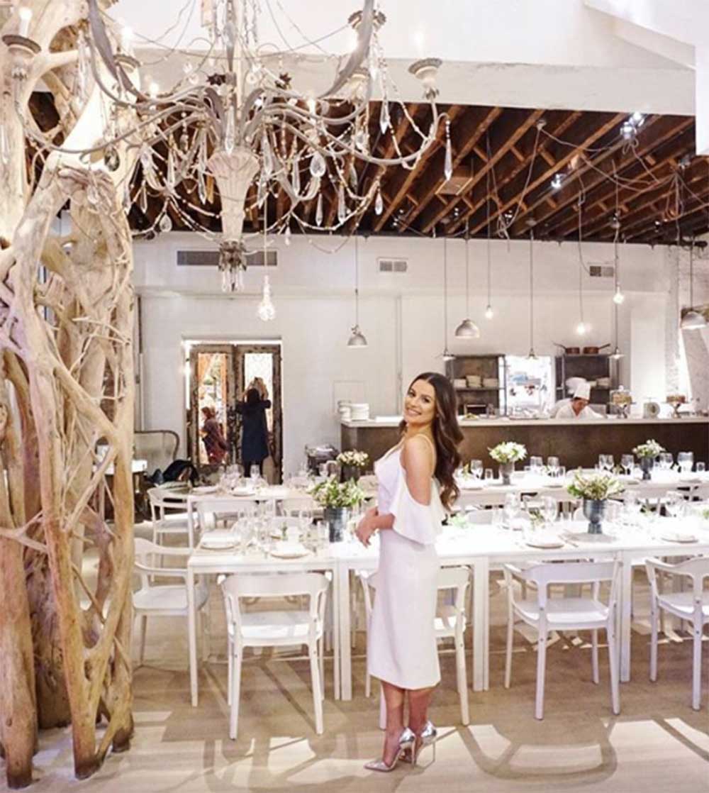 ブライダルシャワー会場でのリア・ミシェル（画像は『Lea Michele　2018年12月24日付Instagram「My mom threw me the bridal shower of my dreams！」』のスクリーンショット）