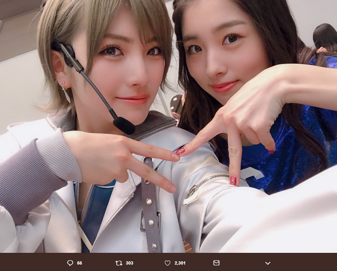 岡田奈々と岩立沙穂（画像は『岩立沙穂　2018年12月21日付Twitter「＃Mステ ありがとうございました！」』のスクリーンショット）