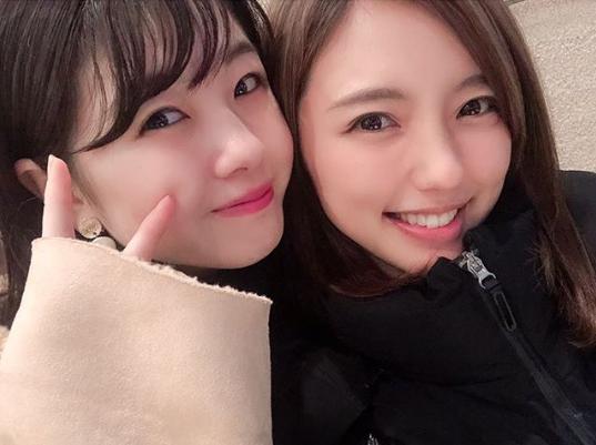 中西香菜と真野恵里菜（画像は『Erina Mano　2019年1月6日付Instagram「ちなみに今日のハロコンを見に行くことは最初は香菜にだけ言ってました」』のスクリーンショット）