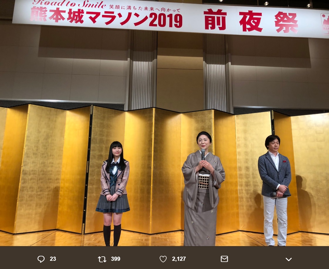 『熊本城マラソン2019』前夜祭に登壇した田中美久、石川さゆり、佐藤弘道（画像は『熊本市長 大西一史　2019年2月16日付Twitter「熊本城マラソン前夜祭。」』のスクリーンショット）