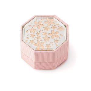 「Sakura collection」桜の花びらが咲き誇る数量限定のスペシャルケース