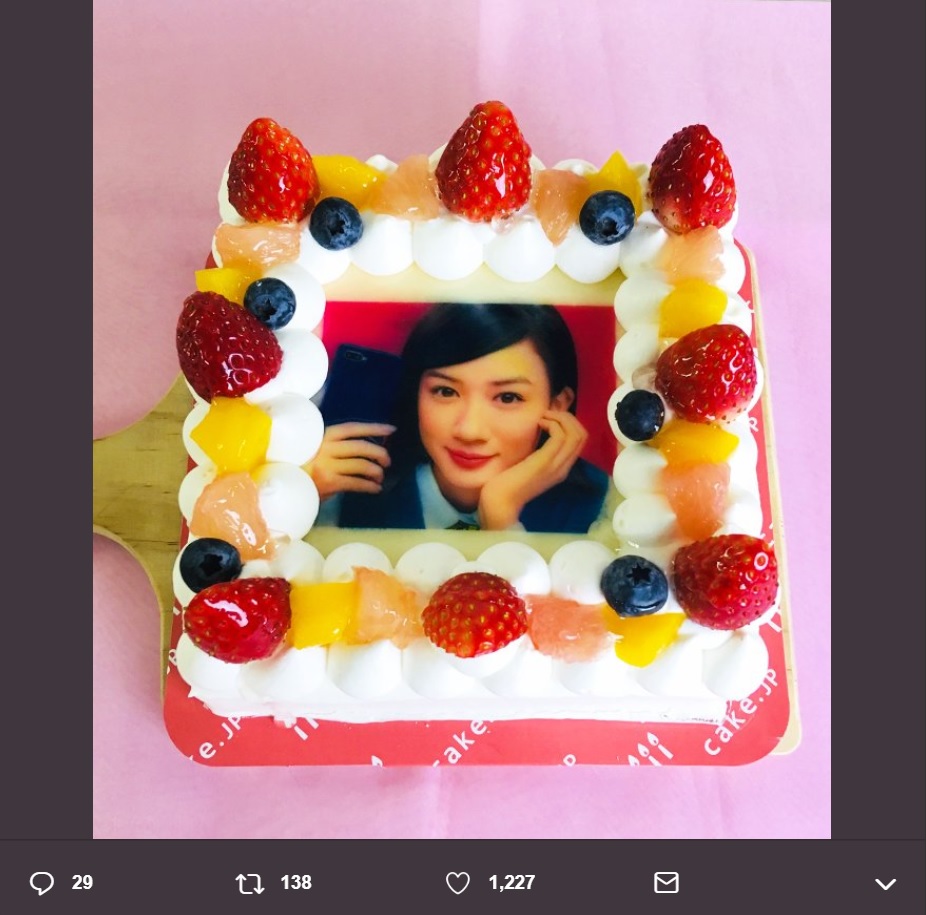 永野芽郁もびっくりのバレンタインケーキ（画像は『UQ、だぞっ　2019年2月14日付Twitter「＃HappyValentine UQからみなさまへ愛をこめて‥‥」』のスクリーンショット）