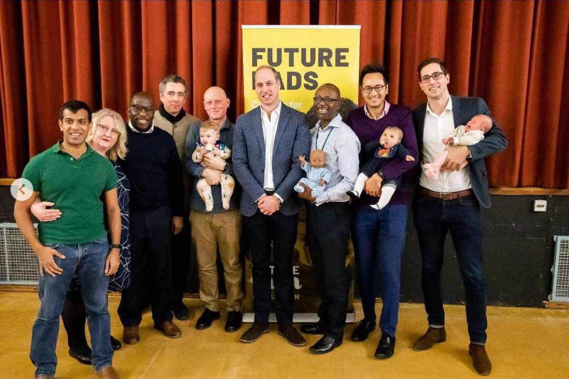 参加者らと並ぶウィリアム王子（画像は『Kensington Palace　2019年2月14日付Instagram「The Duke of Cambridge visited a programme called “Future Dads”, set up by the charity ＃Futuremen in London this morning.」』のスクリーンショット）