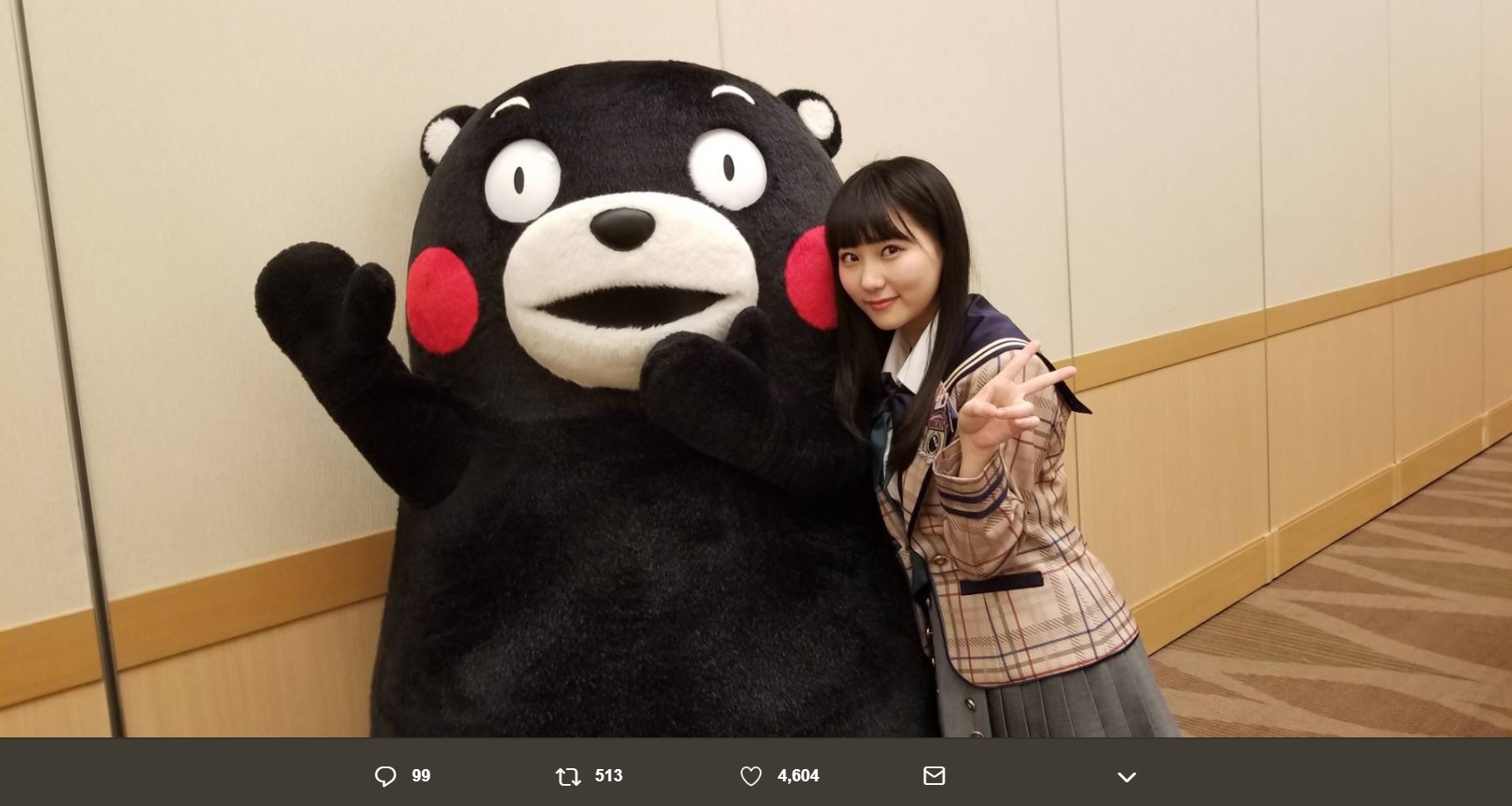 くまモンと田中美久（画像は『田中美久　2019年2月16日付Twitter「早速!! ＃佐藤弘道 さん ＃安田美沙子 さん ＃くまモン ちゃんにお会いしました」』のスクリーンショット）