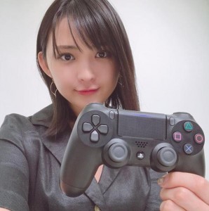 ゲーム好きな鈴木咲（画像は『鈴木咲　2018年10月18日Instagram「ゲームやる時間が無くて泣く　配信でやったDbD楽しかったな！」』のスクリーンショット）