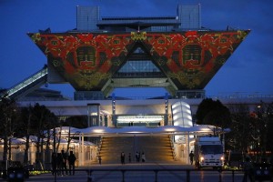 東京ビッグサイトに映し出されたプロジェクションマッピング