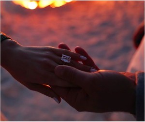 巨大なダイヤモンドの婚約指輪に釘付け！（画像は『Jennifer Lopez　2019年3月9日付Instagram』のスクリーンショット）