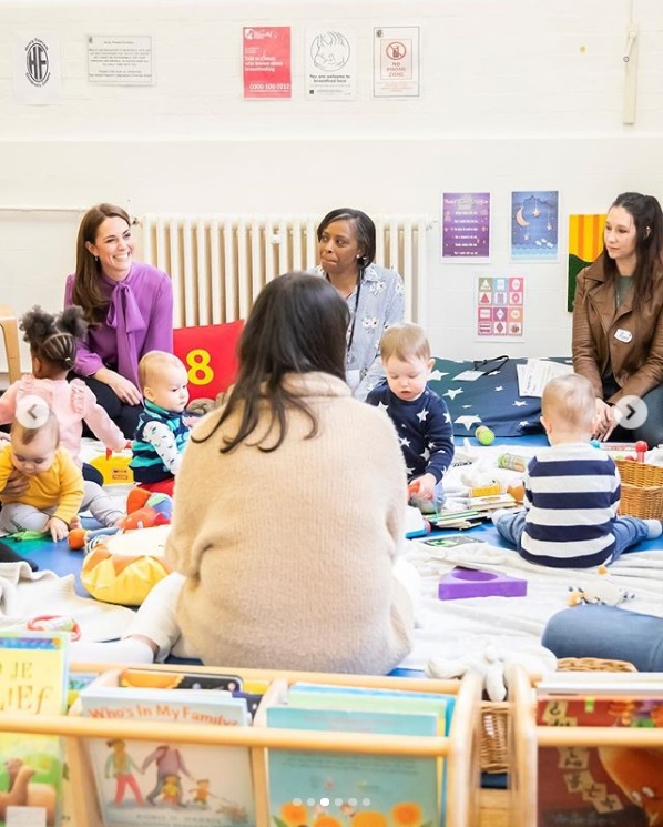 母親達とのディスカッションに参加したキャサリン妃（画像は『Kensington Palace　2019年3月12日付Instagram「The Duchess of Cambridge visited the Henry Fawcett Children’s Centre to see how the Lambeth Early Action Partnership （LEAP） are using the Parent and Infant Relationship Service （PAIRS） to support parents, carers and their children.」』のスクリーンショット）