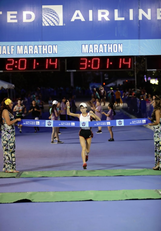 女子フルマラソン優勝・澤畠朋美さん　（C）ユナイテッド・グアムマラソン