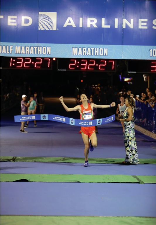 男子フルマラソン優勝・中村佳樹さん　（C）ユナイテッド・グアムマラソン