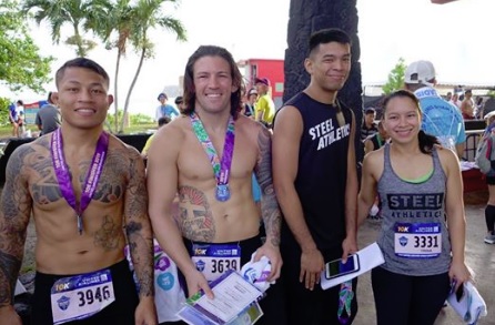 こんなイケメンたちも走った！（画像は『Guam Visitors Bureau　2019年4月13日付Facebook「United Guam Marathon 2019」』のスクリーンショット）