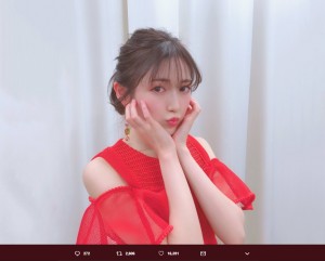 『sweet collection 2019』にシークレットゲストで出演した渡辺麻友（画像は『渡辺麻友　2019年4月13日付Twitter「今日は、シークレットゲストとしてsweet collection2019に出演しました」』のスクリーンショット）