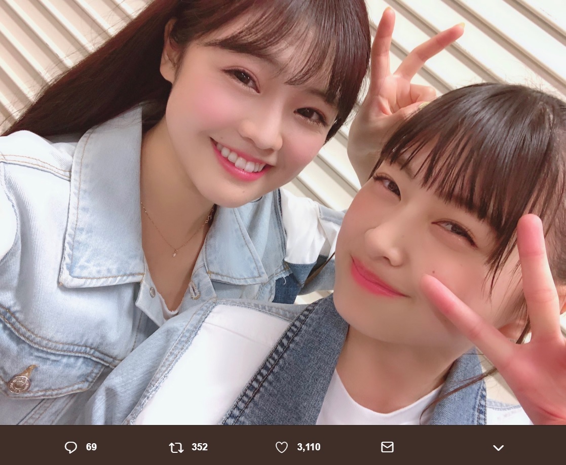 本村碧唯と松岡はな（画像は『本村碧唯　2019年5月2日付Twitter「どんたく前夜祭おわりました！」』のスクリーンショット）