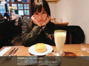 メイクとおしゃれなコーディネートでキメた橋本環奈：恒松祐里撮影（画像は『橋本環奈　2019年6月16日付Twitter「カメラロールにあったよ。」』のスクリーンショット）