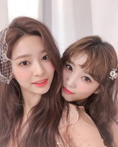 キム・ミンジュ、矢吹奈子（画像は『official_izone　2019年5月3日付Instagram「今週の締めもアイズワンと一緒に」』のスクリーンショット）