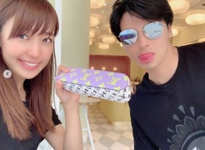 アレクから川崎希へ母の日のプレゼント（画像は『Nozomi Kawasaki　川崎希　2019年5月13日付Instagram「アレクから母の日のプレゼントもらったよ～」』のスクリーンショット）