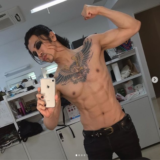 ブロ役で筋肉も披露（画像は『武田真治 Shinji Takeda official　2019年6月26日付Instagram「2019.7.5.公開の映画『＃Diner』殺し屋＃ブロ のタトゥーメイク」』のスクリーンショット）