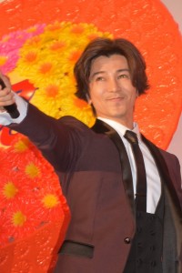 客席に呼びかける武田真治