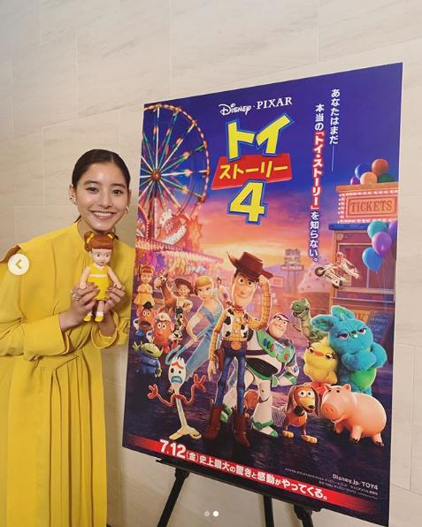 ギャビー・ギャビーの声を担当する新木優子（画像は『新木優子　2019年7月11日付Instagram「いよいよ明日から、、「トイ・ストーリー4」が公開です」』のスクリーンショット）