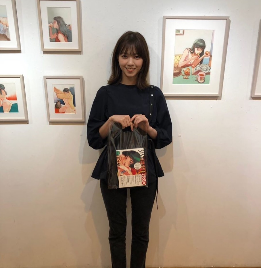 人気イラストレーターの個展を訪れた西野七瀬（画像は『にしのななせ　2019年7月10日付Instagram「大好きな Little Thunderさんの個展に行ってきました」』のスクリーンショット）