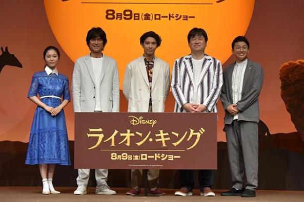 右からミキ亜生、佐藤二朗、賀来賢人、江口洋介、門山葉子（画像は『ミキ 亜生 弟　2019年7月8日付Instagram「映画「ライオンキング」のティモンの声優をやらせていただきます！」』のスクリーンショット）