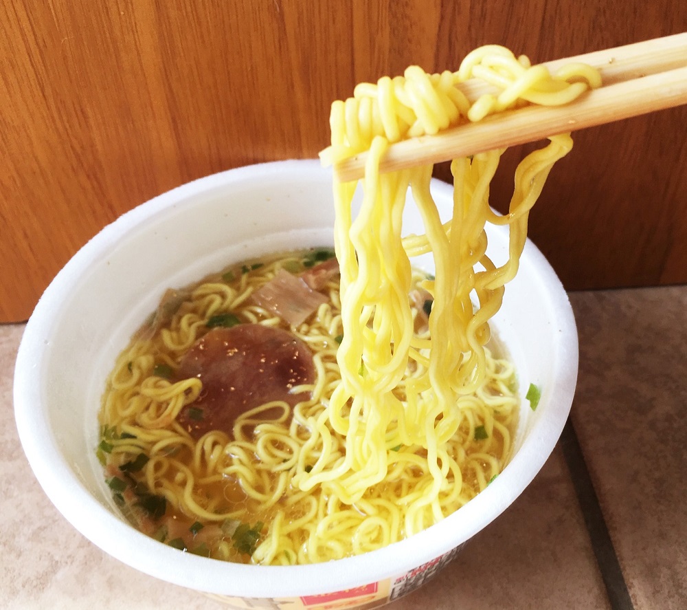 『透豚骨（すけるとんこつ）ラーメン』を食べてみた（記者撮影）