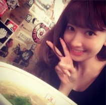 【エンタがビタミン♪】小嶋陽菜が“深夜の博多でラーメン”満喫。ファンも心配「この時間はまずいぞ」