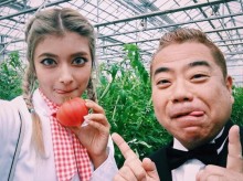 【エンタがビタミン♪】ローラ＆出川哲朗　ペロっと舌出しポーズに「素敵なコンビ」