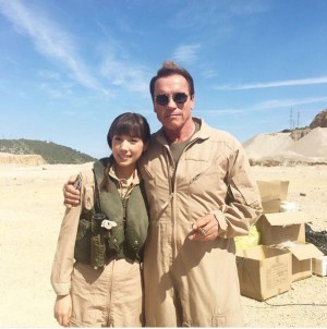 【エンタがビタミン♪】仲里依紗　アーノルド・シュワルツェネッガーとの2ショット公開　シュワちゃん本人と夫・中尾明慶もコメント